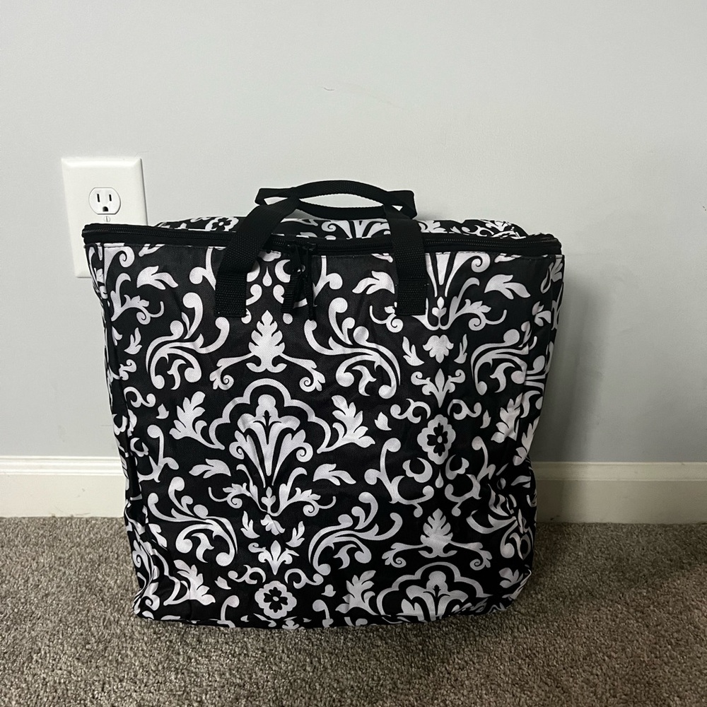 NWOT Thirty One Food Carrier/Travel Bag Set of 2